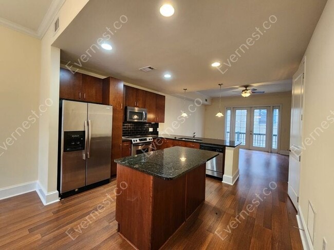 Building Photo - 702 Cosmopolitan Dr NE