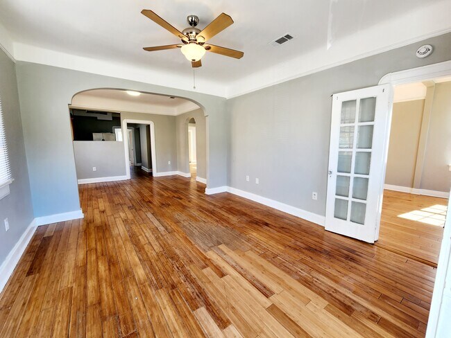 Foto del edificio - 2333 Pauline St