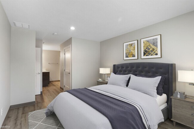 Foto del edificio - 3 br, 2 bath Duplex - 704 N Jones Ln