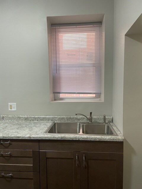 Foto del edificio - 4426B Holly Ave