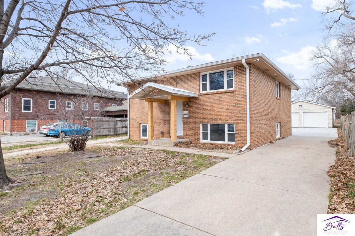 2916 Dudley St Unit 2918DUD, Lincoln, NE 68503 Room for Rent in
