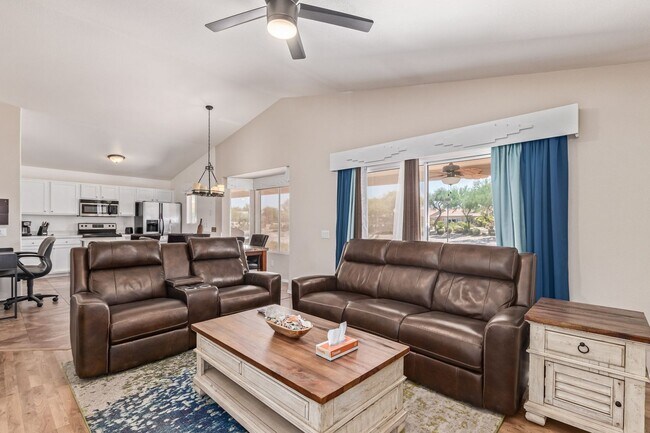 Foto del edificio - Inviting Home in Gated 55 Plus Community!!