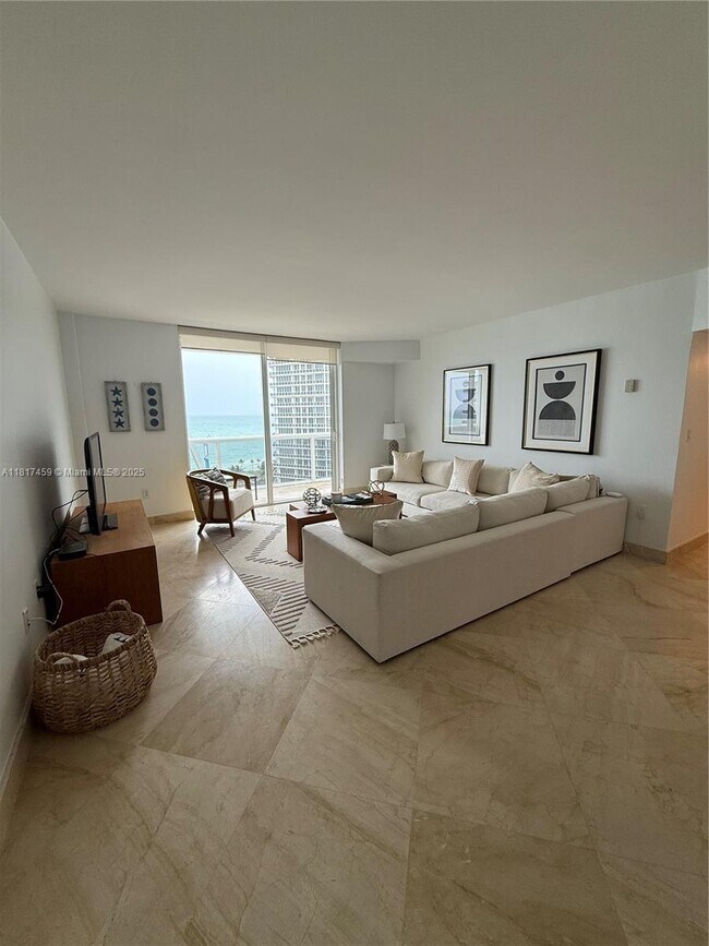 Building Photo - 10275 Collins Ave