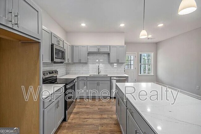Foto del edificio - 144 Crestpoint Rd
