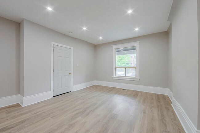 Building Photo - 25 Sandford Ave