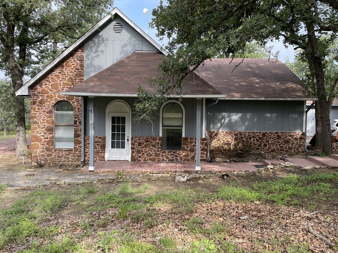 151 Country Oaks Dr, La Vernia, TX 78121 House Rental in La Vernia