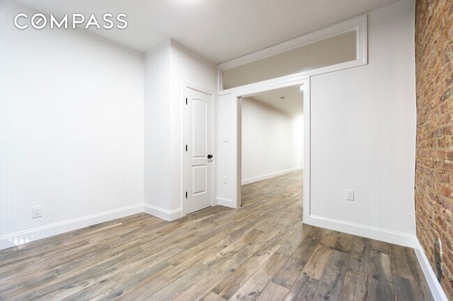 Foto del edificio - 315 E 5th St