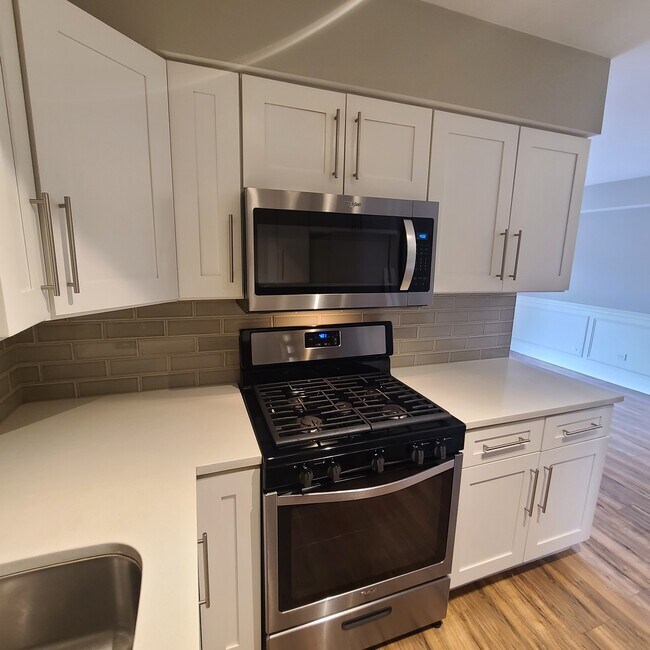 Cocina - 10501 S Highland Ave
