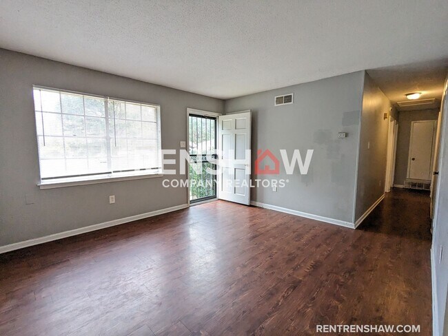 Building Photo - Upgraded Westwood Property - 3 Bed / 2 Bat...