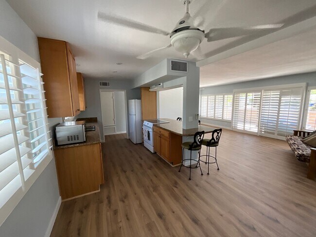 Foto del edificio - 1702 Capri Cir