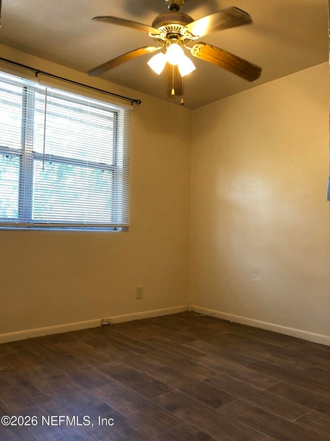 Foto del edificio - 1845 W 19th St