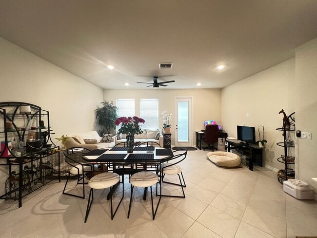 Building Photo - Spectacular Contemporary Style 3 br, 2.5 bath House - Ready for YOU!!