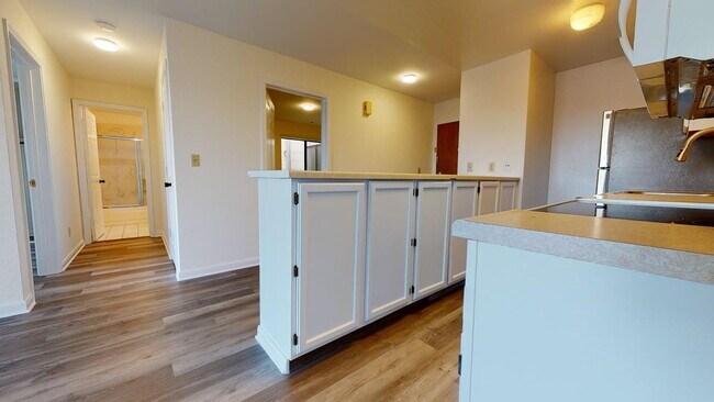Foto del edificio - Charming 2BD/1BA Apartment in Prime Neighborhood with Parking