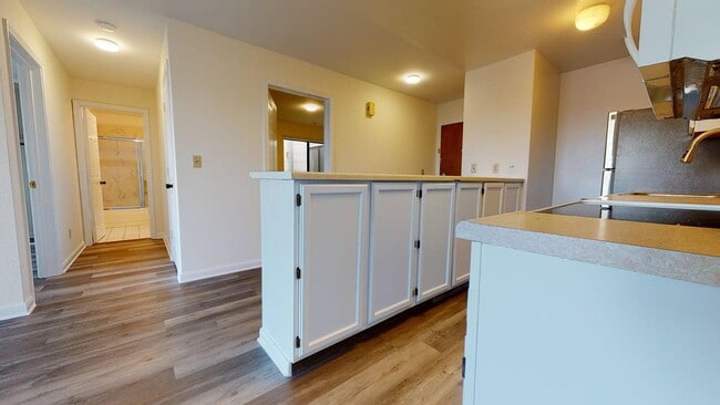 Building Photo - Charming 2BD/1BA Apartment in Prime Neighborhood with Parking
