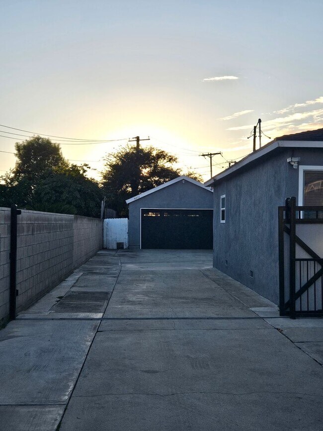 Foto del edificio - 3 Bedroom 2 Bath House for Rent in Whittier