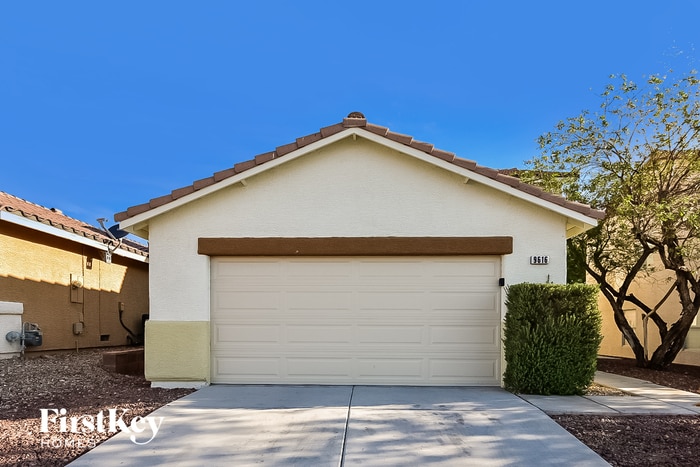 Foto principal - 9616 Kelly Creek Ave