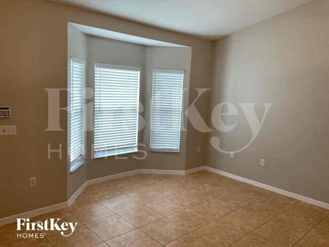 Building Photo - 1564 Deerfield Ave