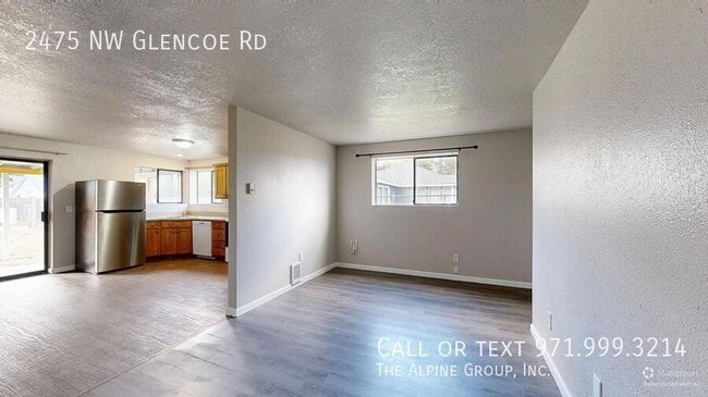 Foto del edificio - 2475 NW Glencoe Rd