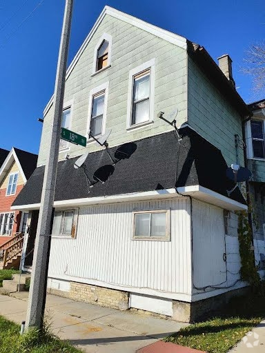 Building Photo - 1335 S 18th St