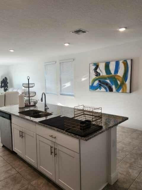 Foto del edificio - 112 Links Ter Blvd