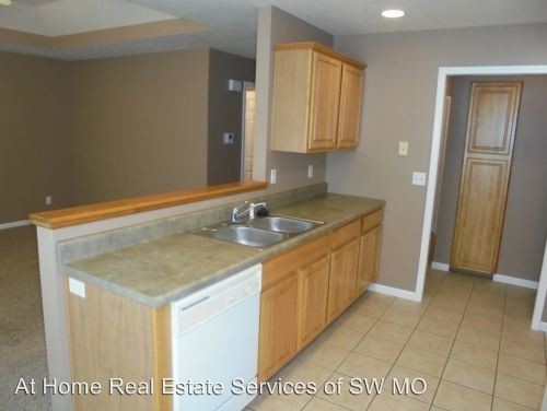 Building Photo - 304 Excalibur Ct