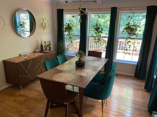 Foto del edificio - 8727 Thornbrook Dr