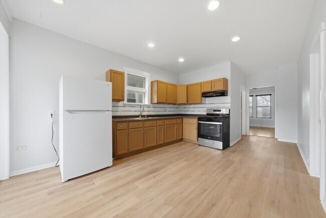 Foto del edificio - 3311 N Kostner Ave