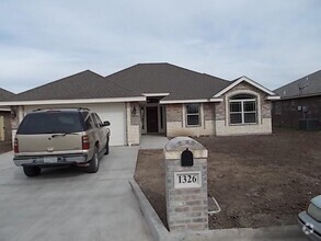 Building Photo - 1326 Briar Cliff Path