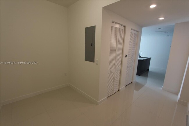 Building Photo - 7875 NW 107th Ave