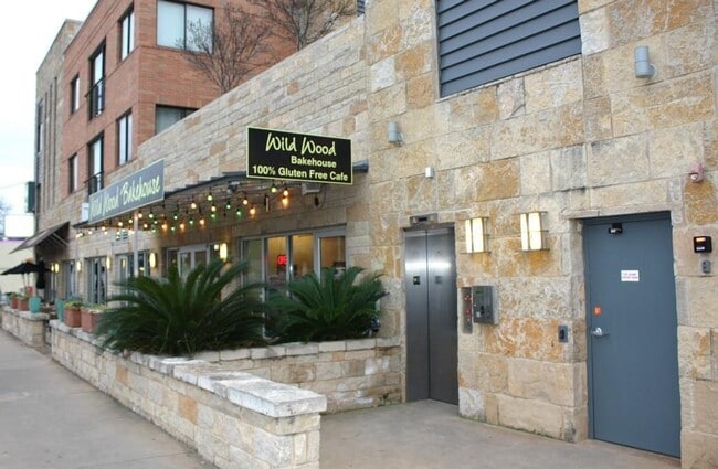 Building Photo - 3016 Guadalupe St