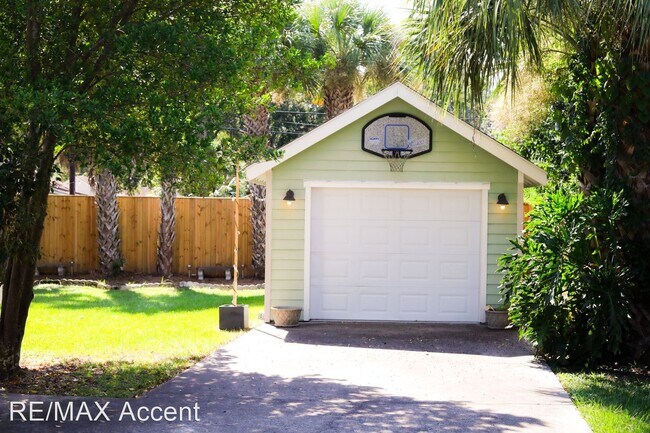 Building Photo - 3 br, 2 bath House - 111 Daisy Court