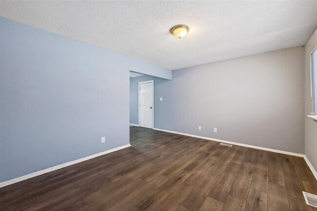 Foto del edificio - 2749 Dawson St