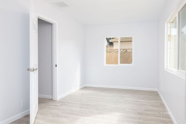 Building Photo - Beautiful fully remodeled 3 bedroom