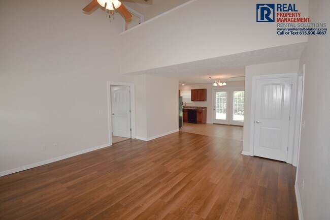 Foto del edificio - Great 5 bedroom 3 bath home! Attached garage and primary on main level!