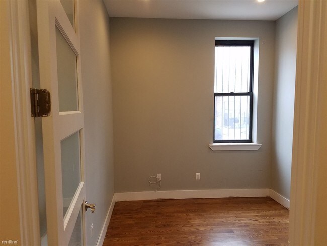 Foto del edificio - 1503 Gates Ave