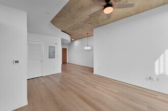Building Photo - 5925 Almeda Rd