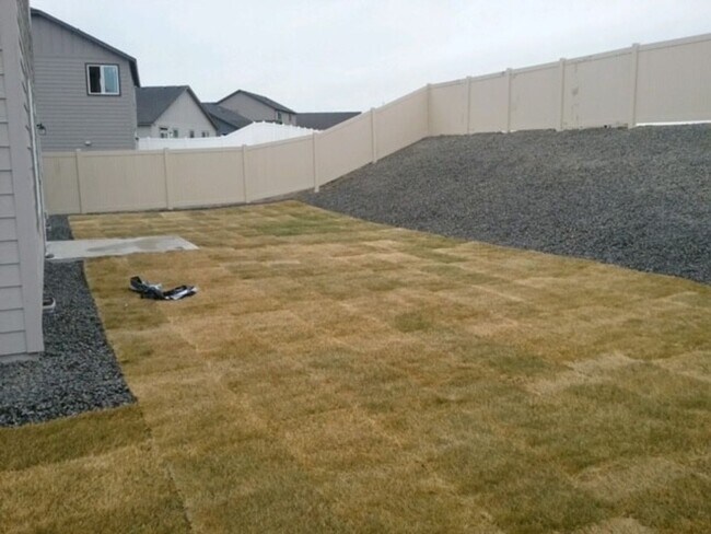 Building Photo - 4 bed 2.5 bath home in Mae Valley area of Moses Lake
