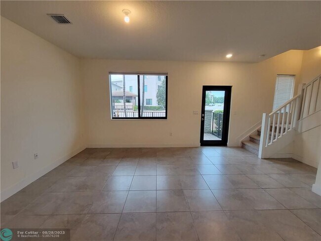 Foto del edificio - 4931 NW 84th Ave
