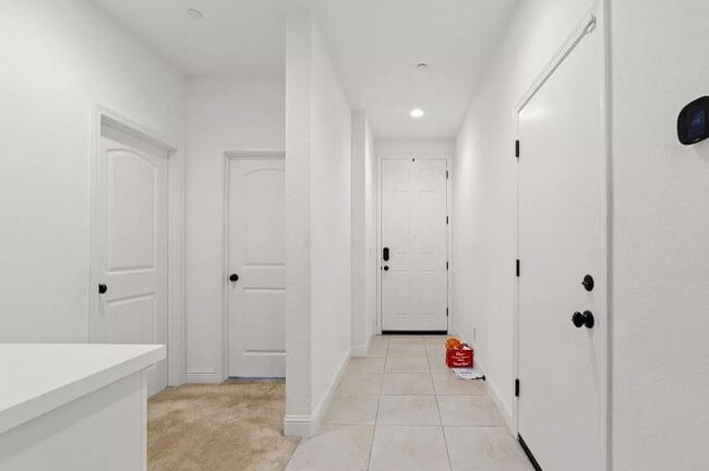 Building Photo - 8418 Everson Ln