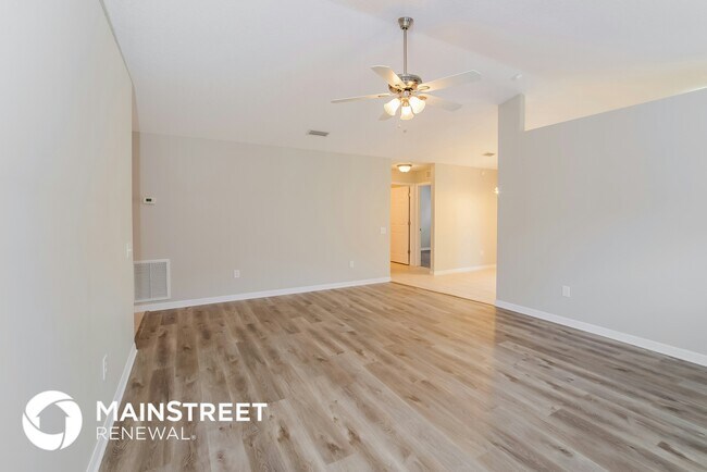 Foto del edificio - 1160 N St Johns St