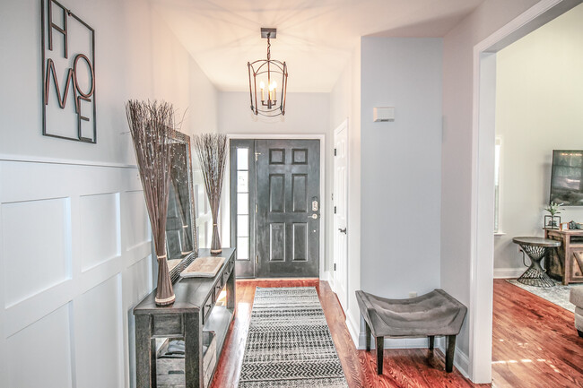 Entryway - 7753 Graybill Dr