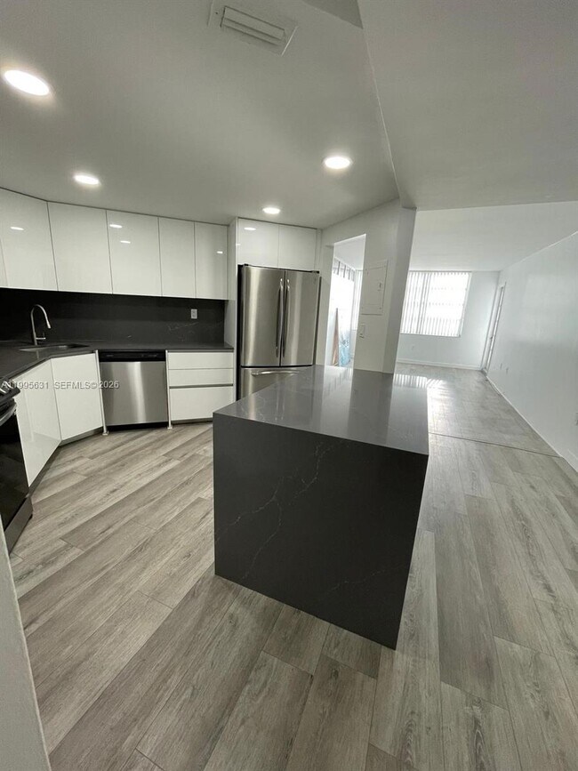 Foto del edificio - 2750 NE 183rd St