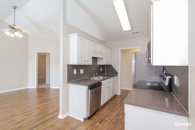 Foto del edificio - 2117 Sebastiani Drive, Charlotte, NC 28214