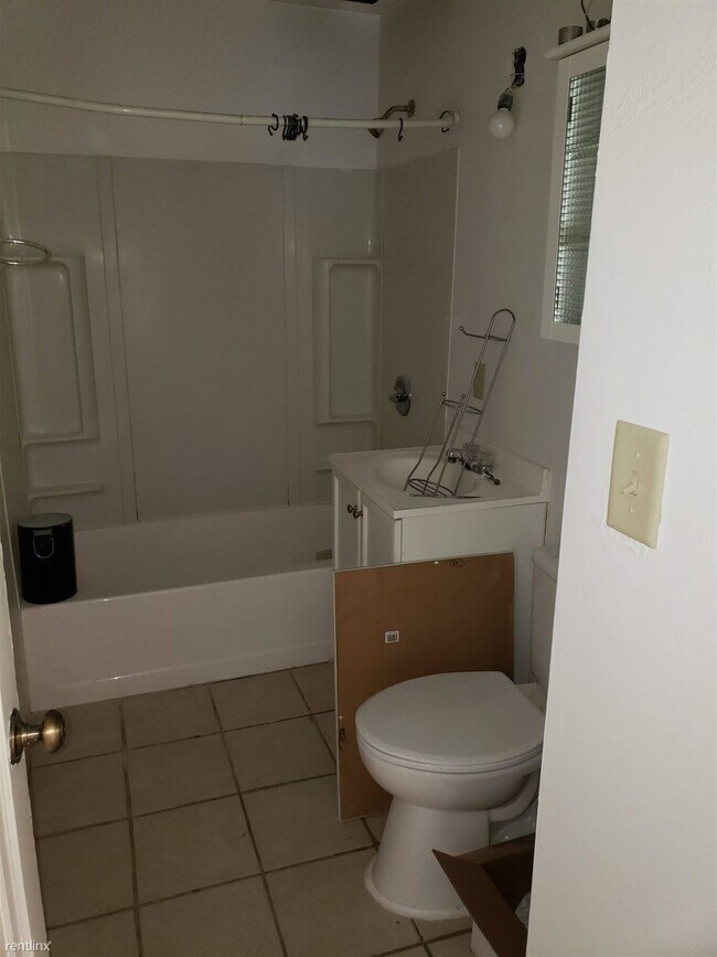 Building Photo - 4244 W Roosevelt Dr
