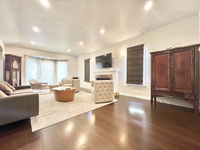 Foto del edificio - 630 N Gardner St