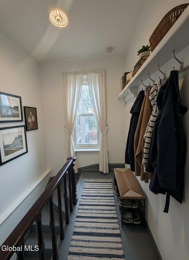 Foto del edificio - 8 Harrison Ave