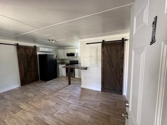 Building Photo - 10 Maryland Ave