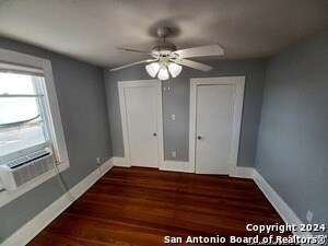 Foto del edificio - 124 W Mistletoe Ave