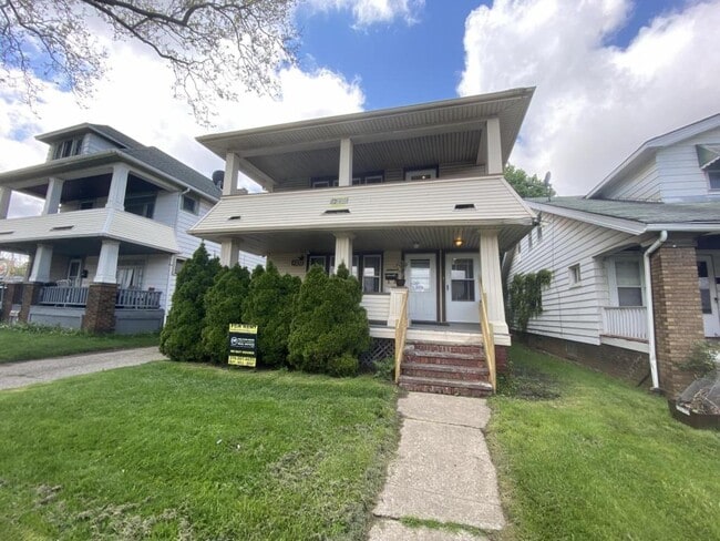 Building Photo - 3234 West 110th Street #Up