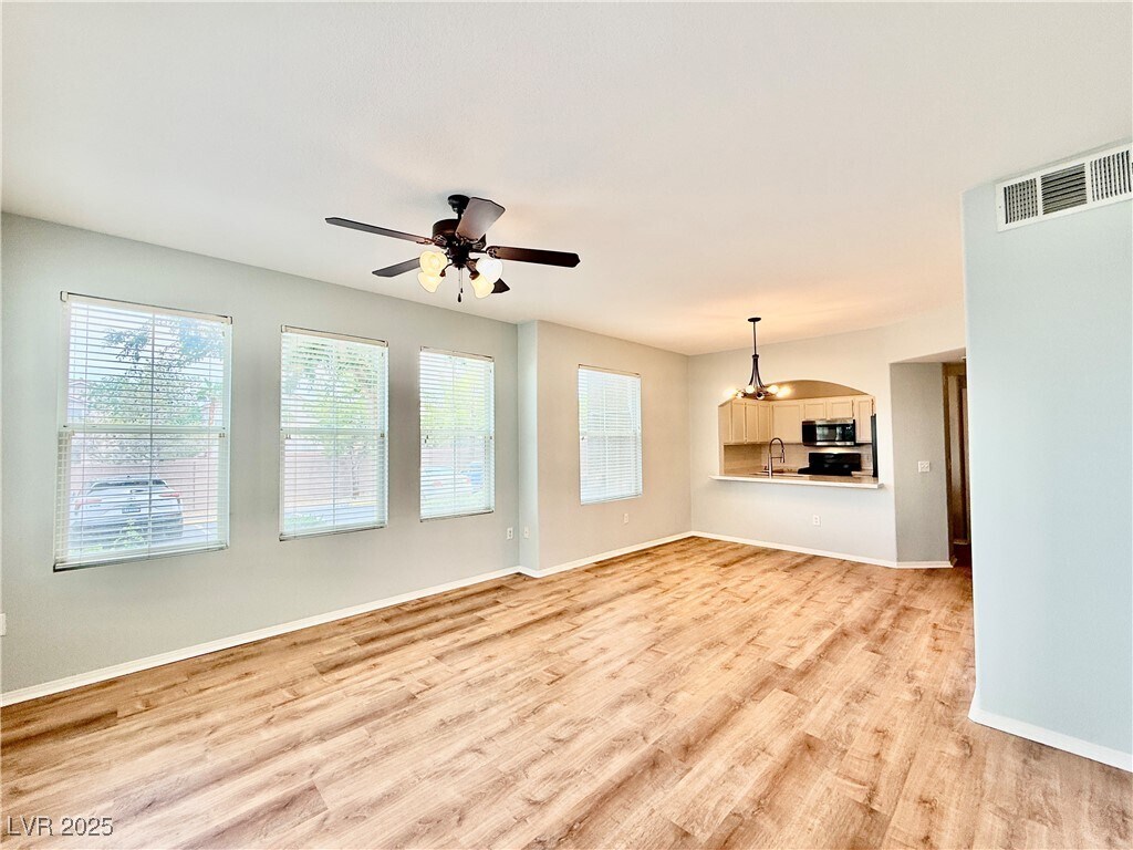 Foto principal - 10001 Peace Way